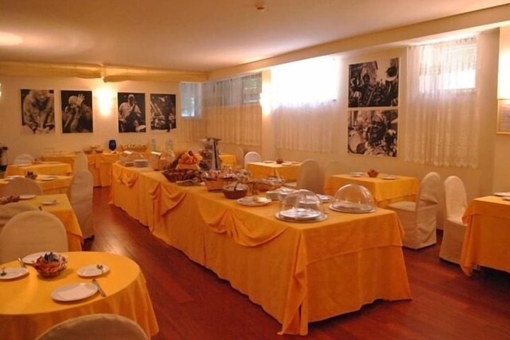 Dining 16 of 36
