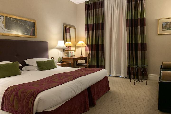 Room 40 of 72