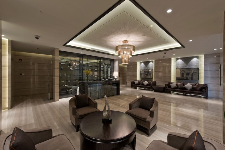 Entrance & Lobby