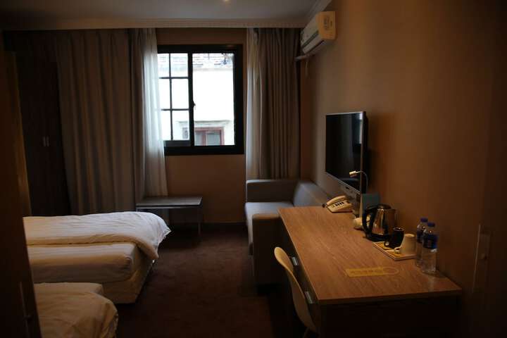 Room 41 of 90