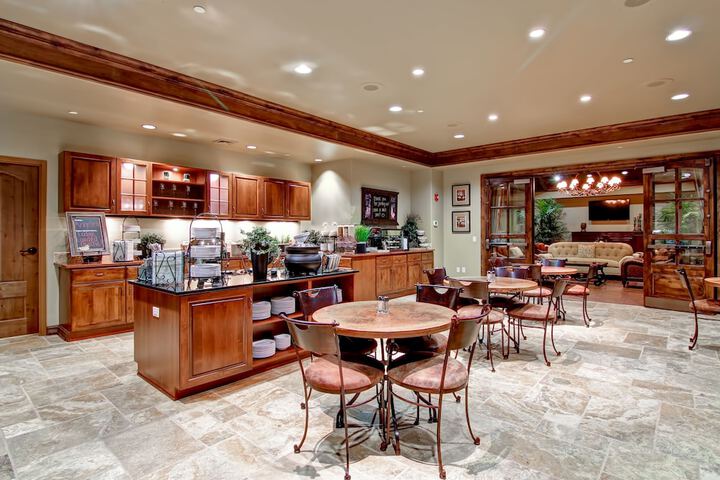 Breakfast area