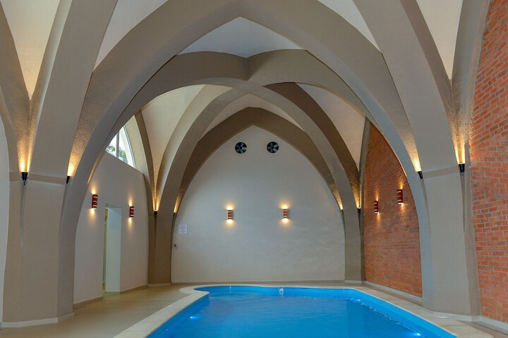 Pool 103 of 136