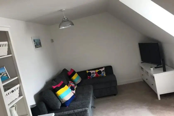 Room 5 of 12