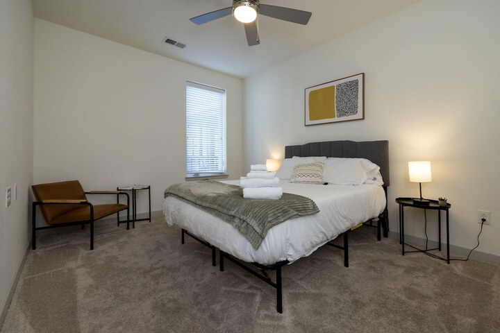 Room 7 of 136