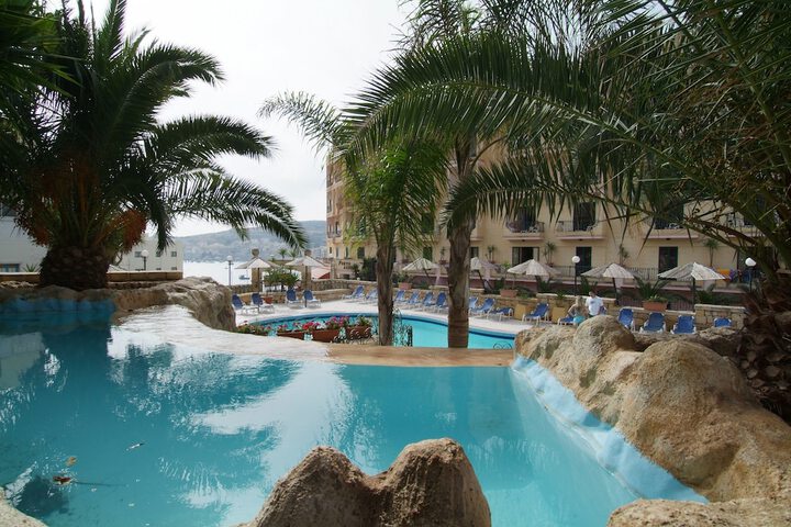 Pool 52 of 81