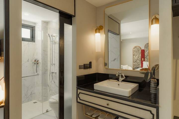 Room 42 of 73