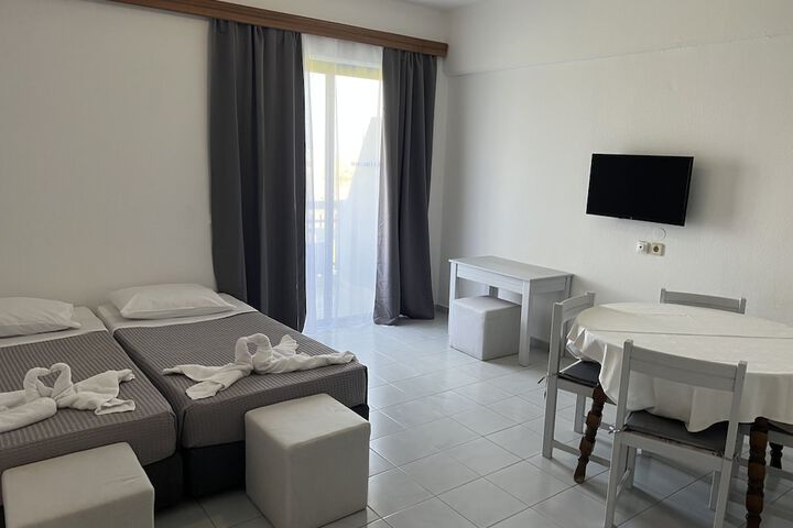 Room 6 of 34