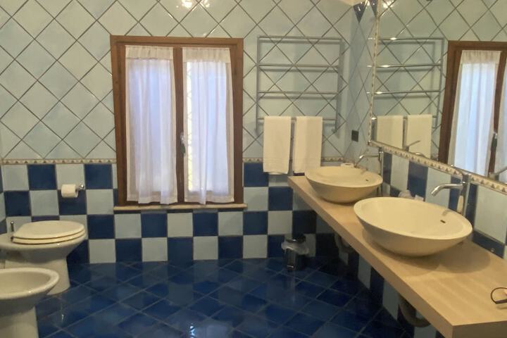 Room 27 of 44