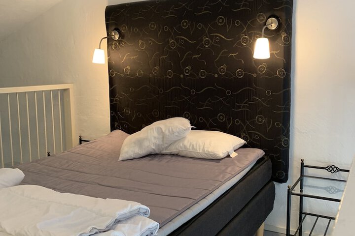Room 9 of 112