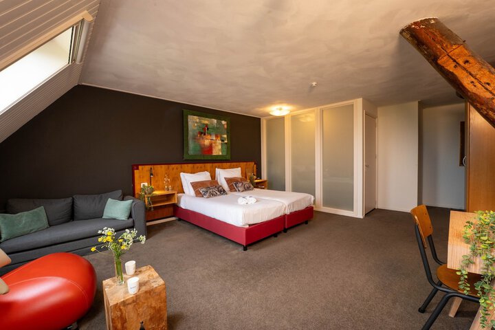 Room 9 of 110