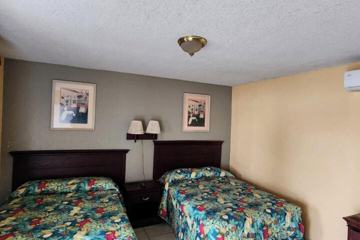 2 Double Beds (5 of 6)