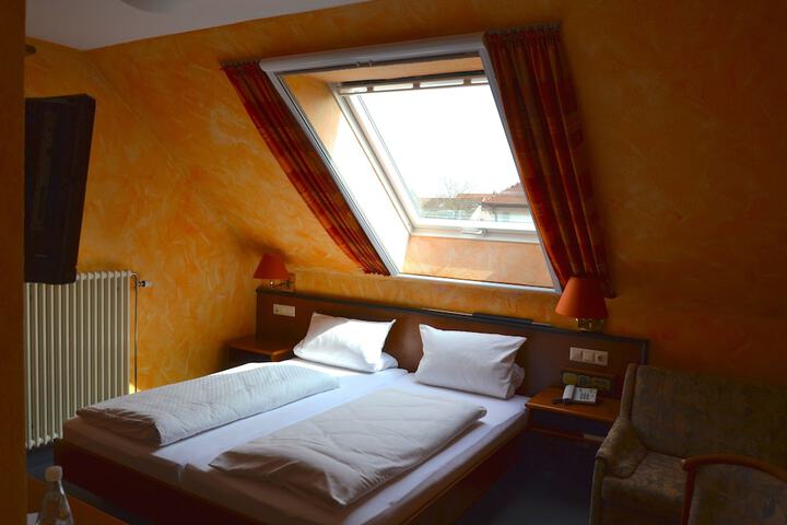 Room 5 of 39