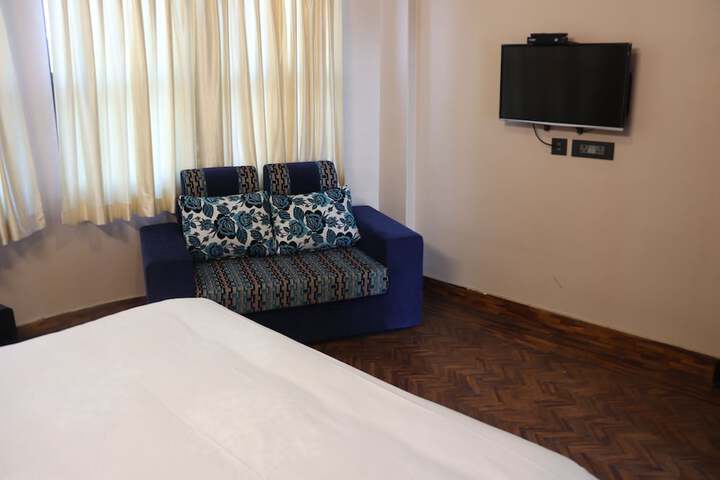 Room 2 of 9