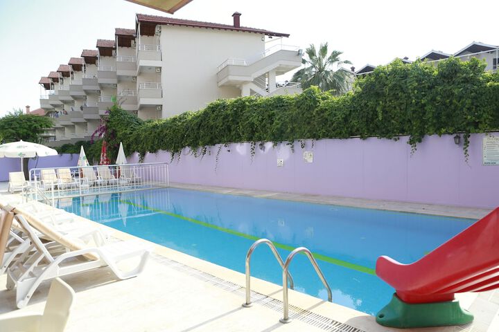 Hotel Pool
