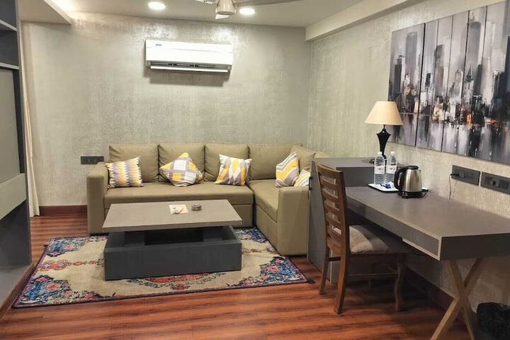 Room 15 of 48