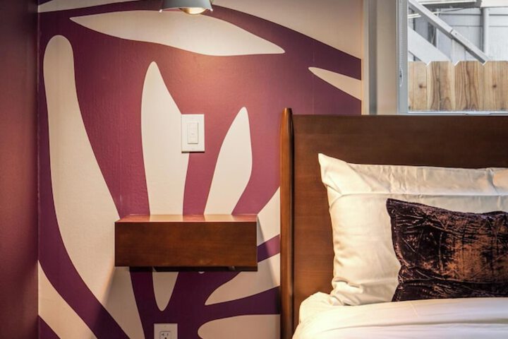 Room 16 of 65