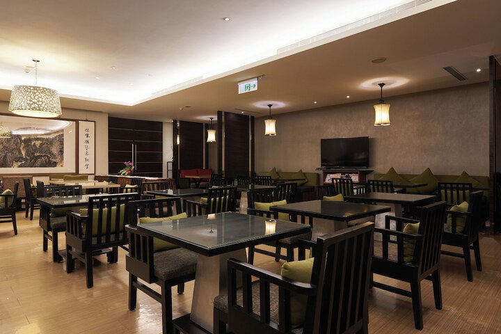 Dining 56 of 72