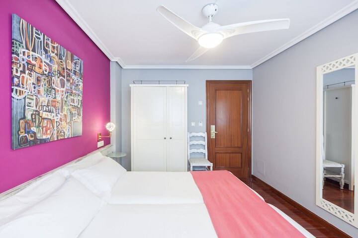 Room 27 of 76