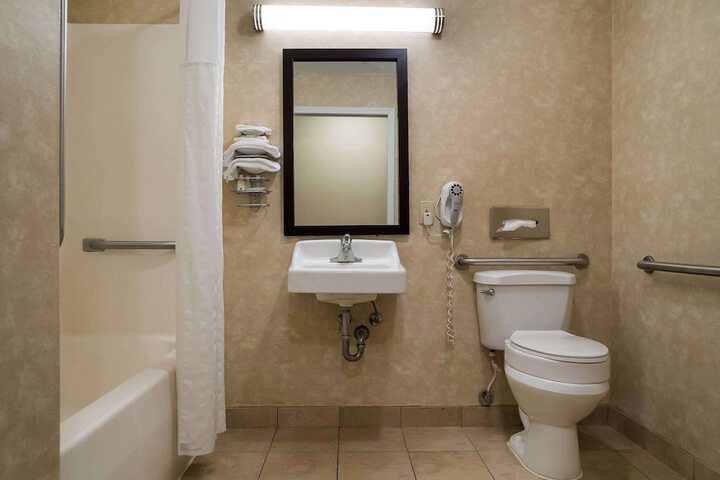 1 Double Bed Accessible (2 of 10)