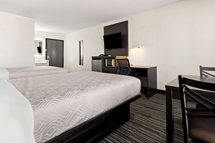 Room 15 of 34