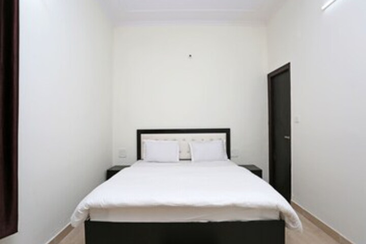 Room 14 of 16