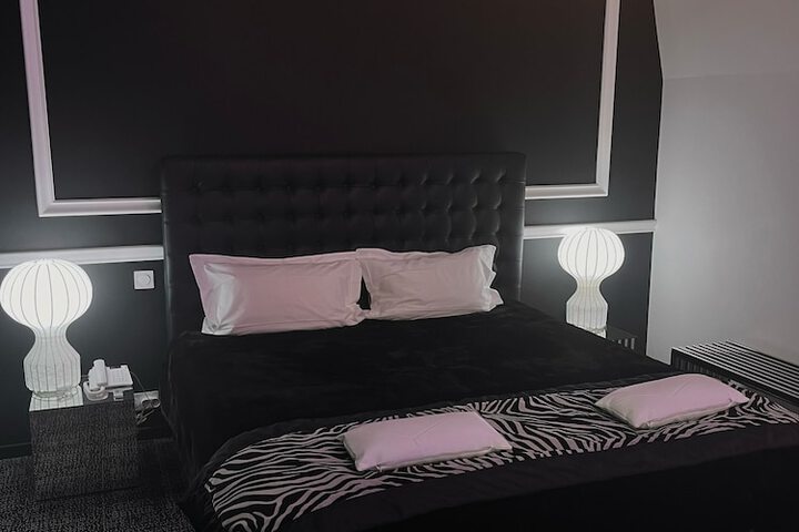 Room 28 of 106