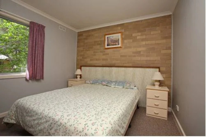 Room 2 of 9