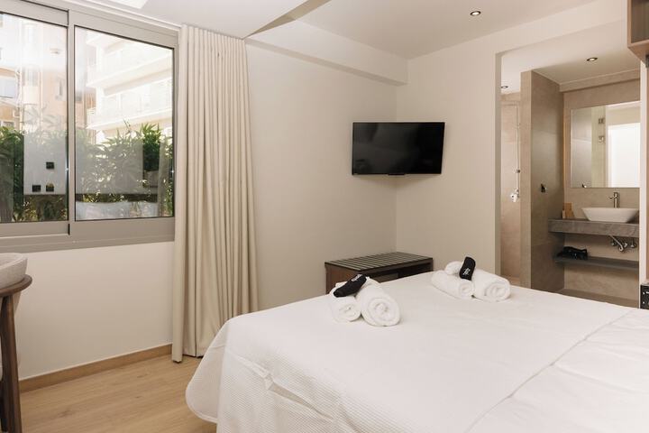 Room 6 of 172