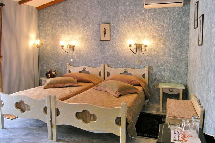 Room 8 of 50