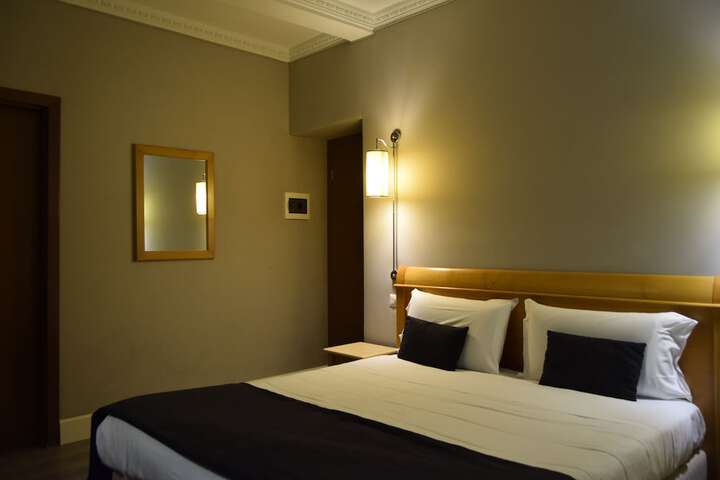Room 12 of 30