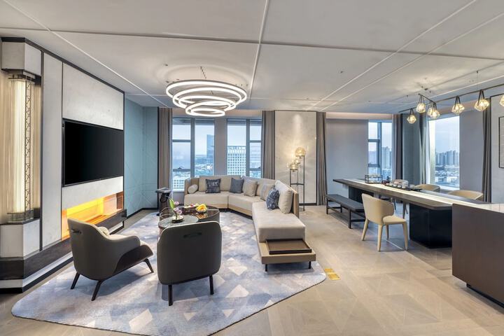 Room 3 of 72