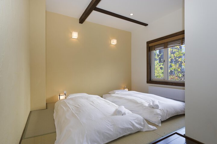 Room 2 of 16