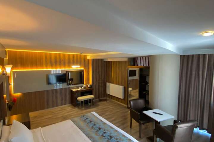 Room 3 of 64