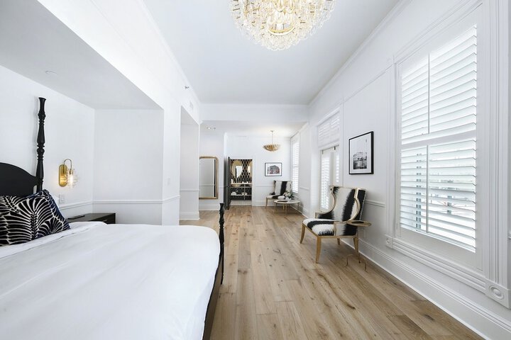 Room 8 of 114