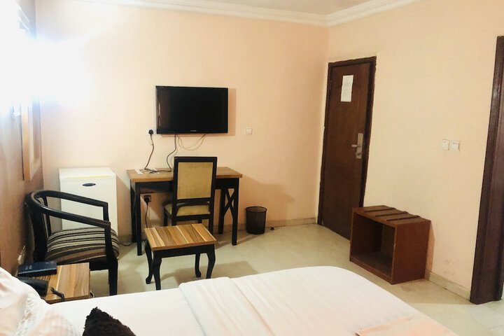 Room 17 of 40