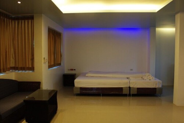 Room 10 of 83
