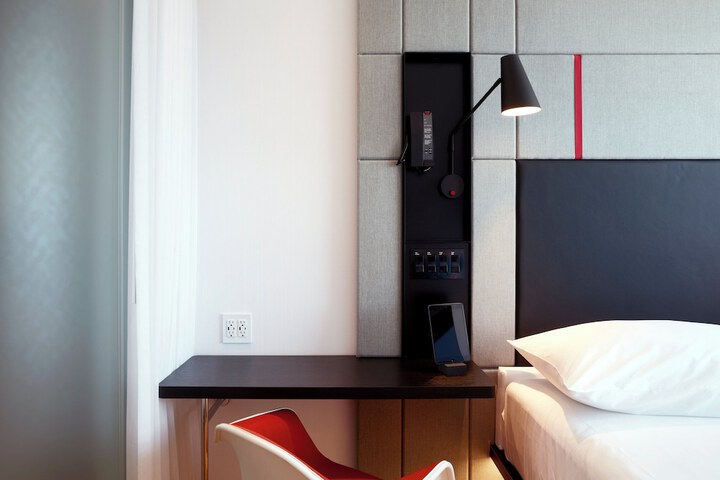 Room 13 of 54