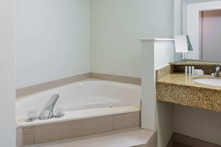 Private spa tub