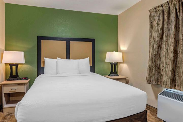 1 Queen Bed Efficiency (6 of 20)