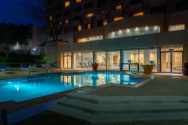 Indoor/outdoor pool