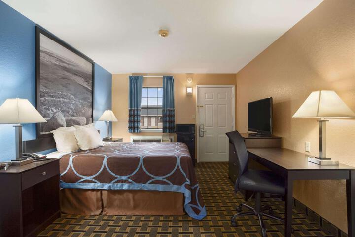 1 Queen Bed (1 of 9)