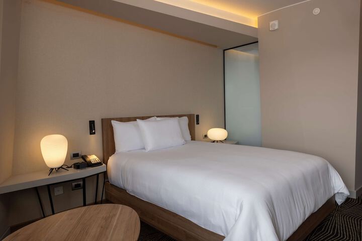Room 10 of 77