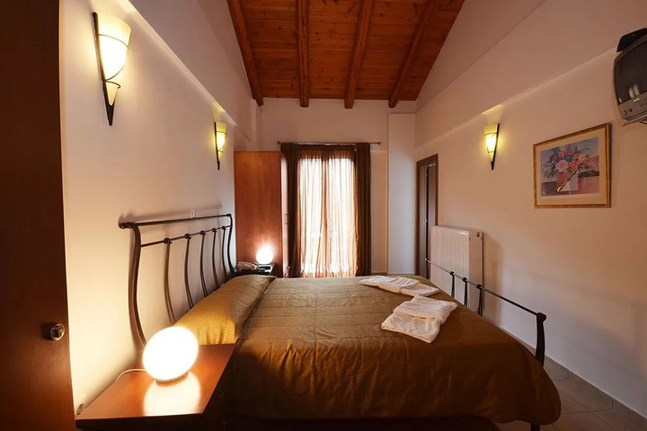 Room 4 of 11