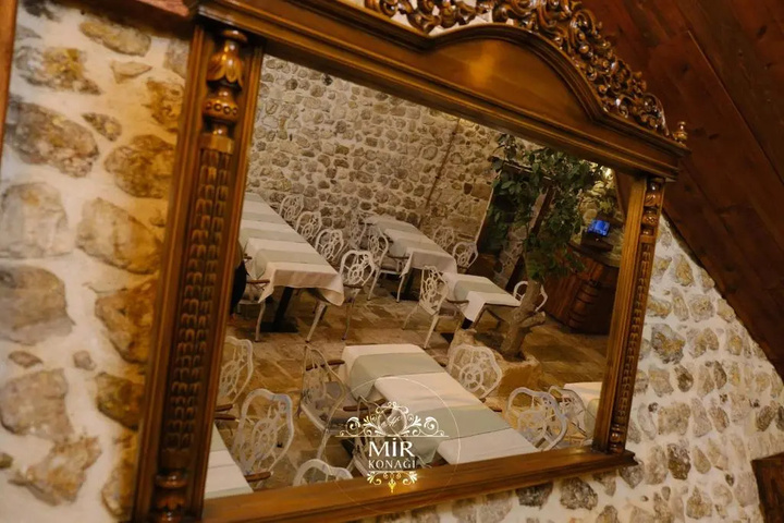 Dining 15 of 16