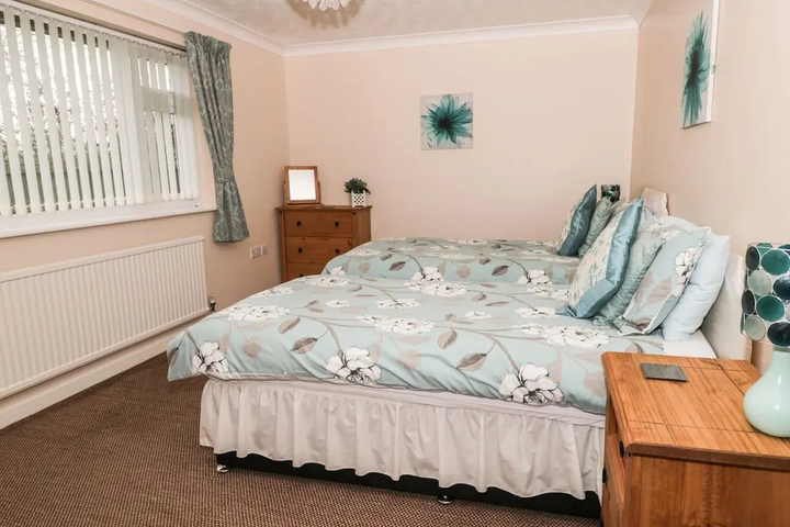 Room 2 of 8