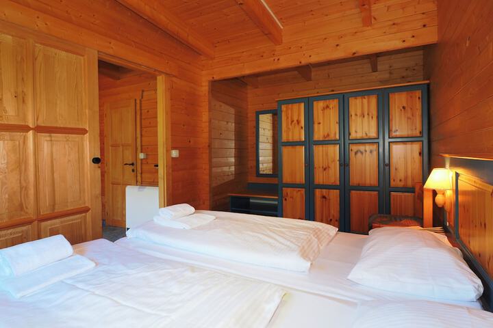 Room 6 of 68