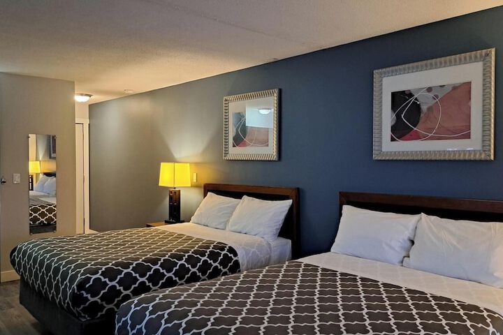 Room 34 of 176