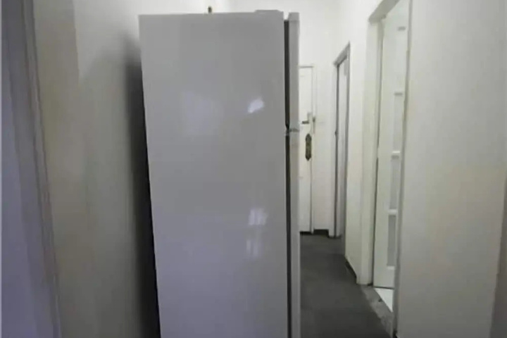 Room 10 of 12