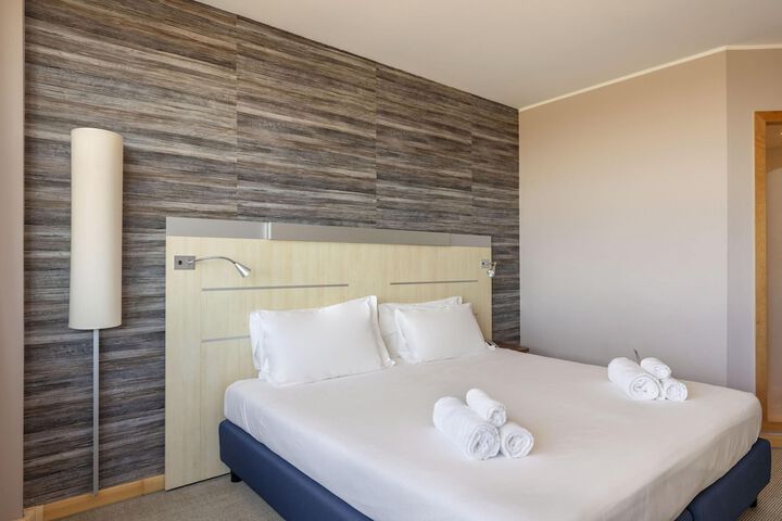 Room 9 of 35