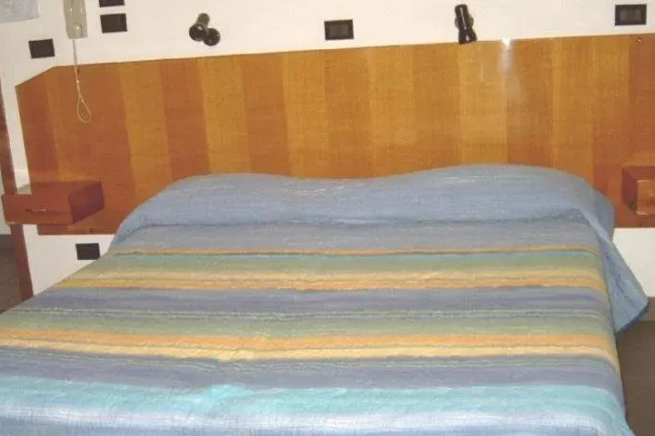 Room 4 of 11